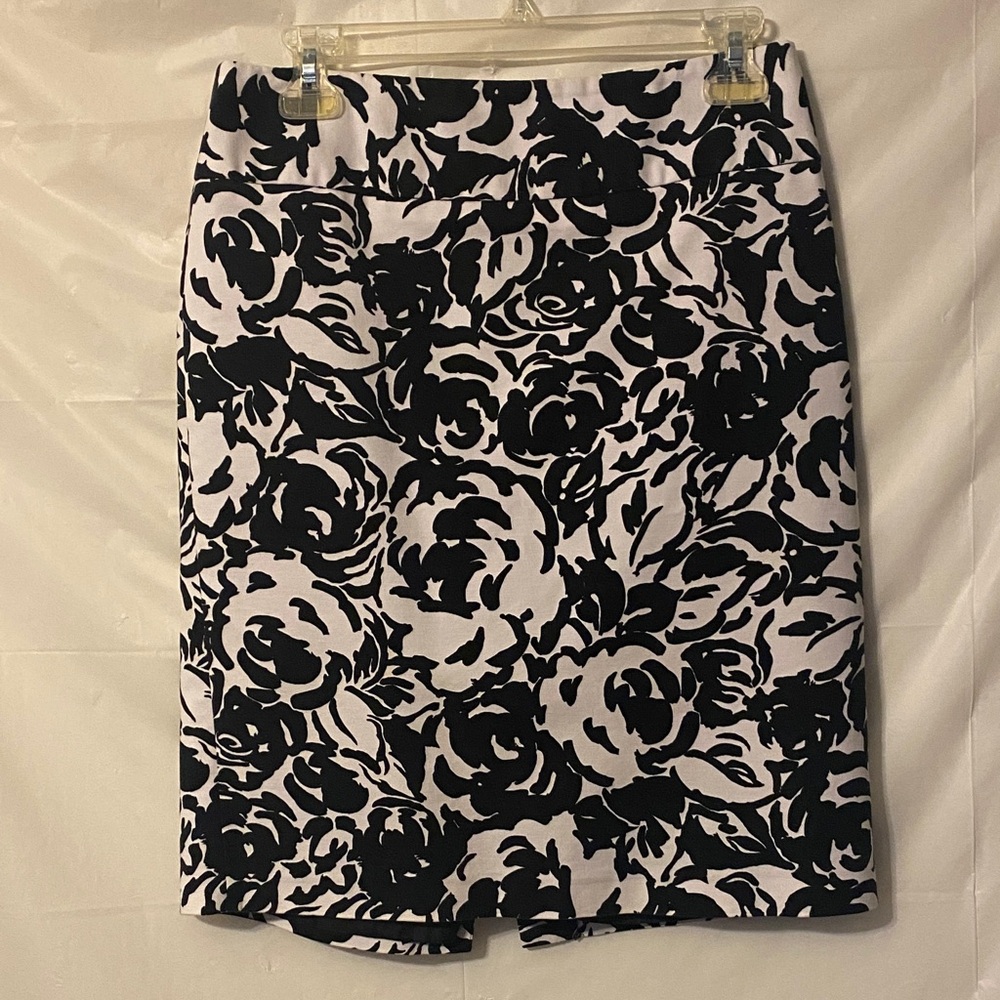Liz Claiborne Black and White Floral Pencil Skirt